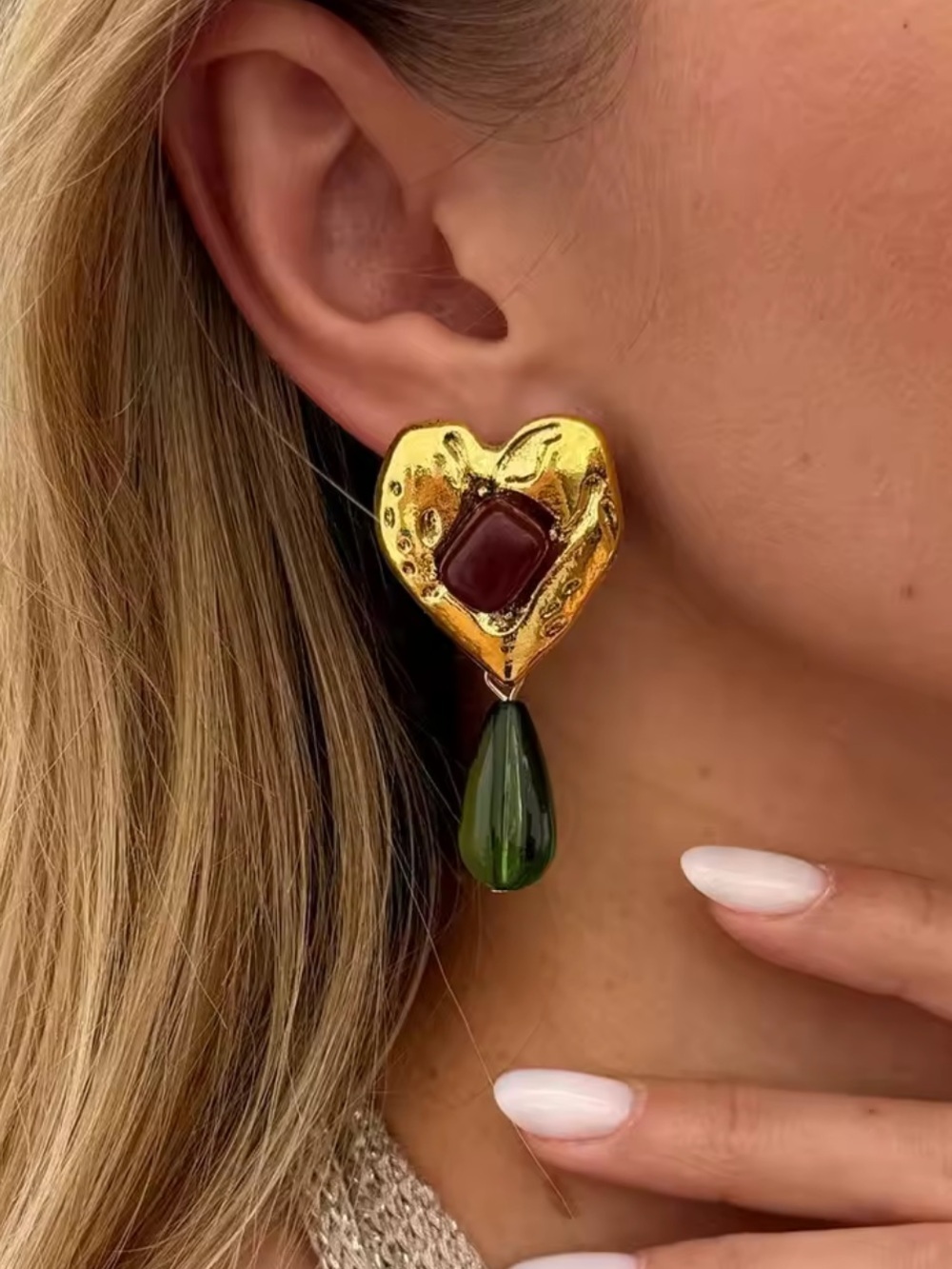 Retro Gold Heart Earrings – Emerald Teardrop Dangle Earrings